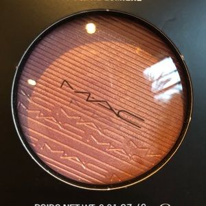 MAC EXTRA DIMENSION SKIN FINISH